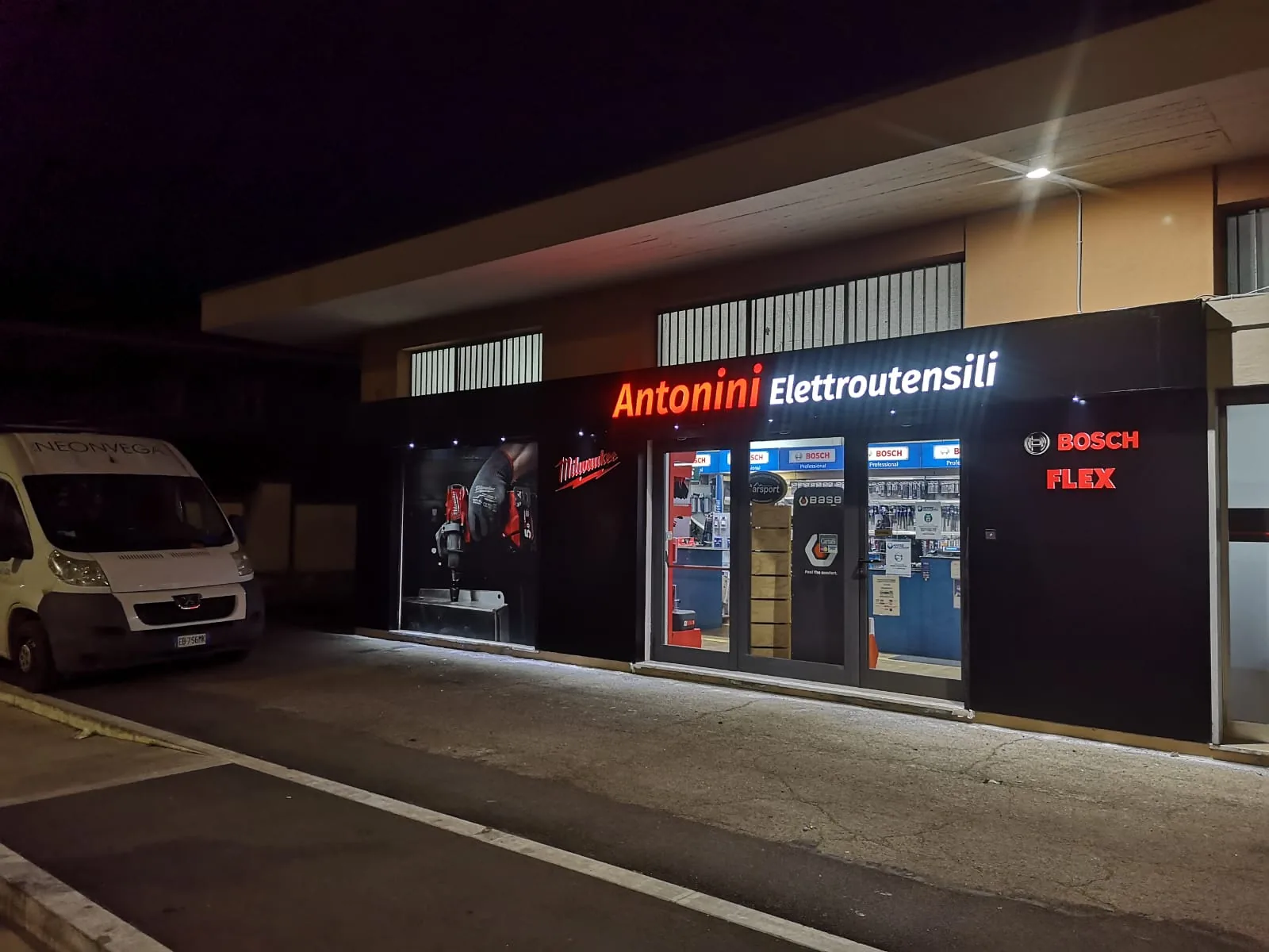 Insegna luminosa Antonini Elettoutensili di notte